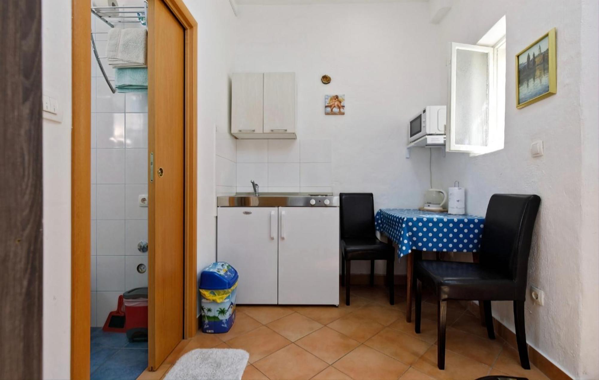 Studio In City Center Apartman *