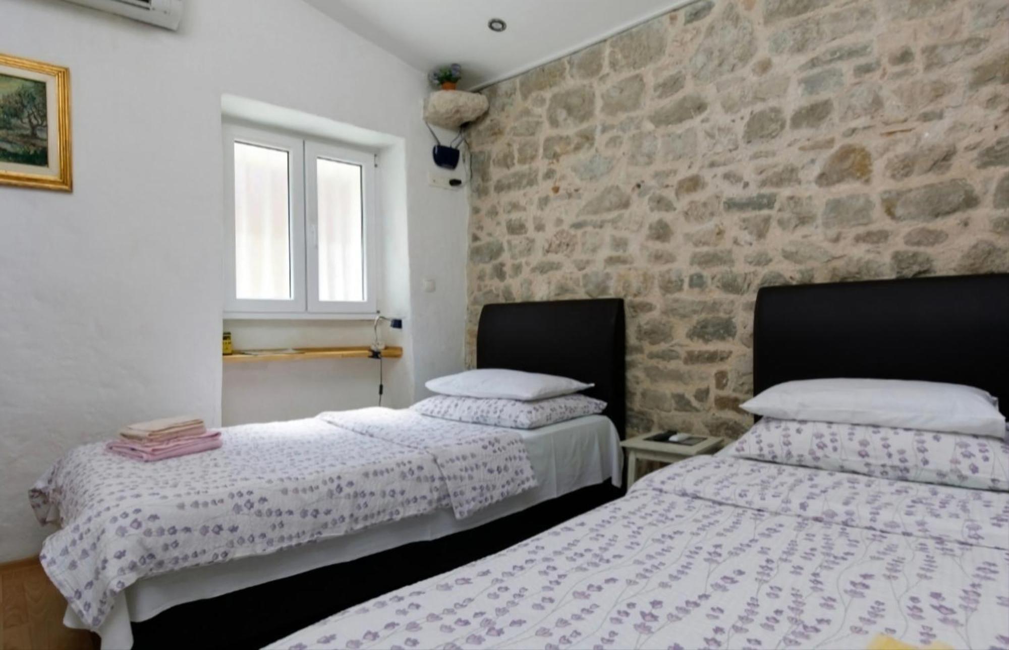 Studio In City Center Apartman *